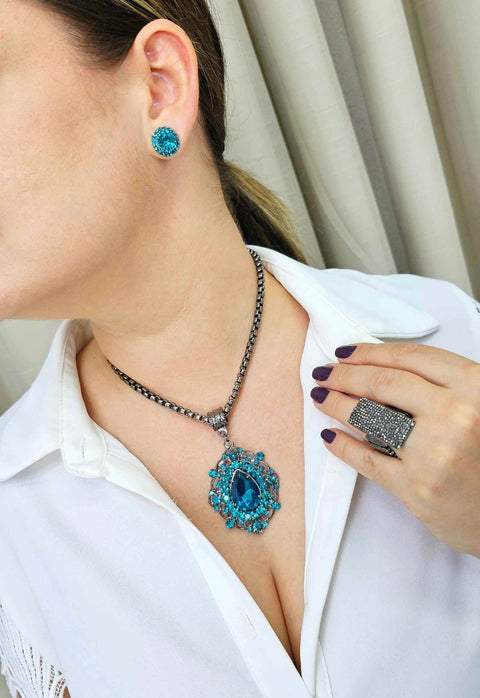 Colar Raridade com pingente de strass blue zircon e veneziana onix