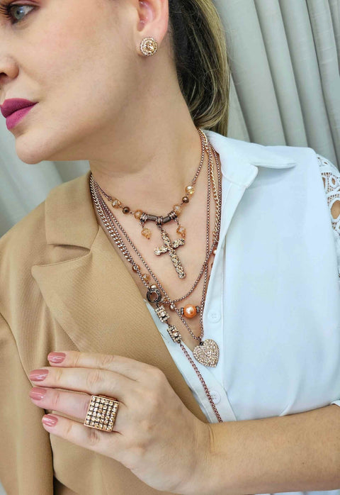 Colar Leandra com mix de correntes e pingentes vintage