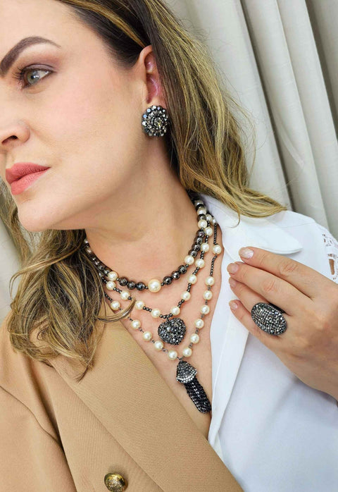 Maxi Colar Adina com pingente de coração hematite e perolas