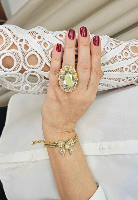 Pulseira Samira gold com pingente de laço boreal e correntes venezianas