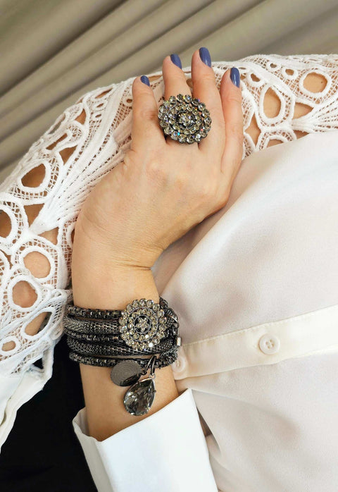 Anel Eliete redondo com pedras black diamond banhado no onix
