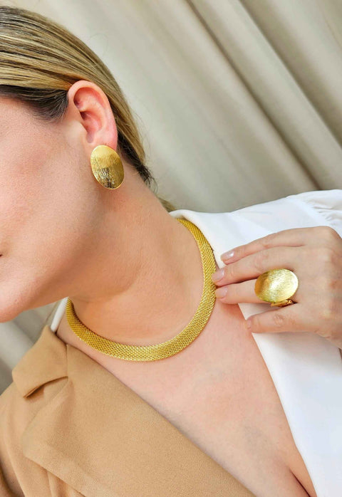 Colar Contemporânea de corrente de malha banhada no dourado