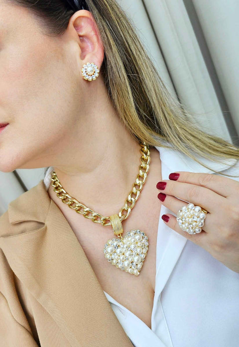 Colar Cleo Gold com pingente de coração de perolas e strass