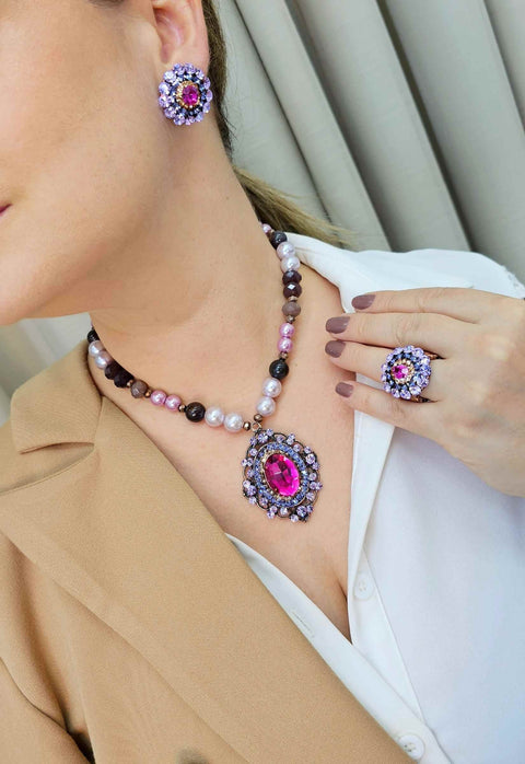 Colar Camarote de bolas lilas e pingente luxo com pink