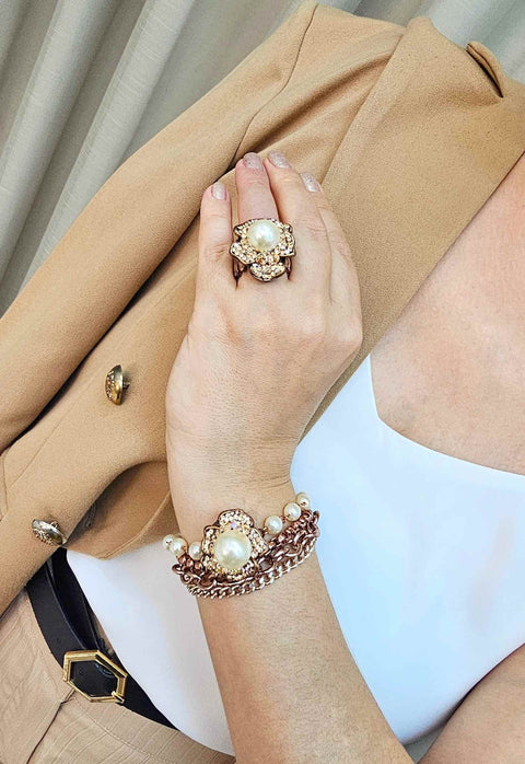 Anel Beteia de flor com perola e strass light peach