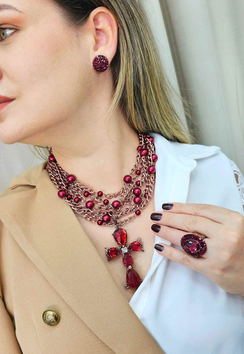 Maxi Colar Celebridade com perolas vermelhas e crucifixo vintage
