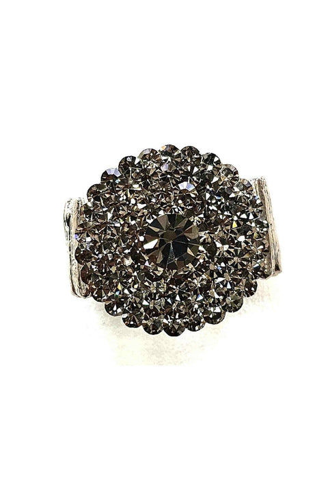 Anel Irresistível redondo com pedras black diamond banhado no prata