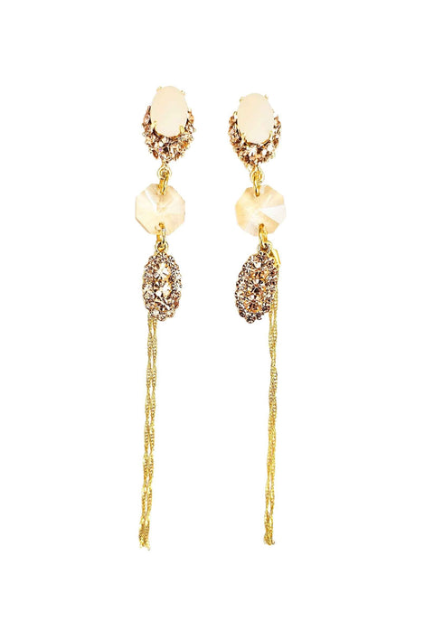 Brinco Sofie de franjas douradas e pedras light peach