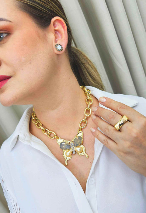 Colar Emília Gold com pingente de borboleta dourada