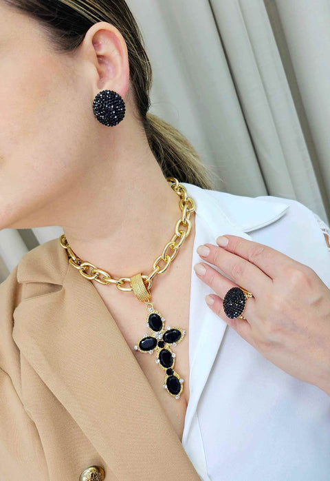 Colar Ester Jet com crucifixo preto banhado no dourado