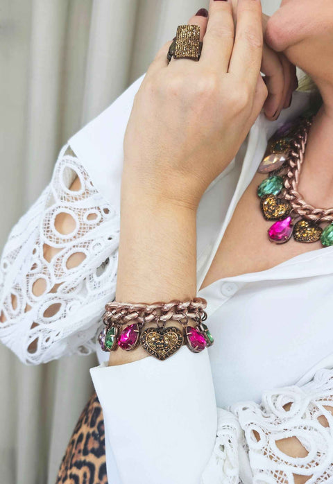 Pulseira Eden de pedras coloridas pingente de coração banhada no vintage