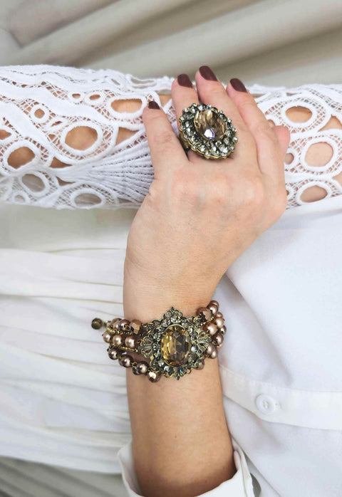 Pulseira Vibe de perolas vintage com pingente black diamond banhada no ouro velho
