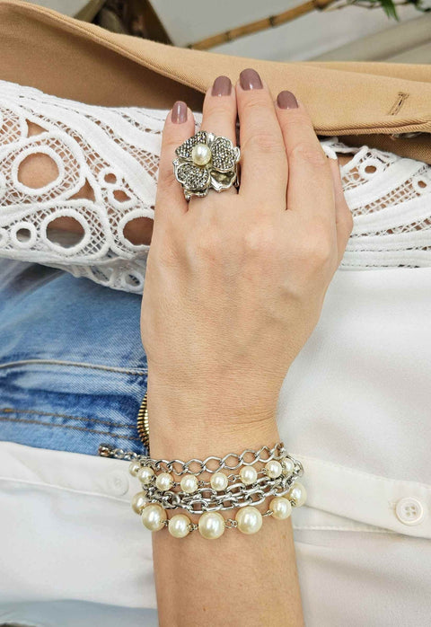 Anel Derli de flor prata com perola e pedras black diamond