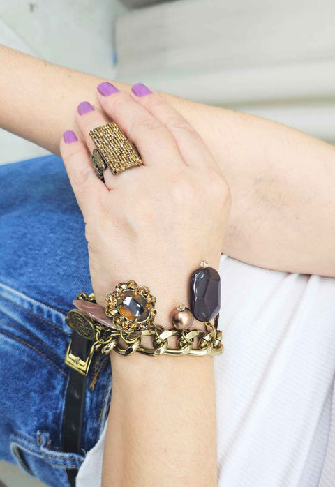 Pulseira Driade glam ouro velho com pingentes e pedras marrom