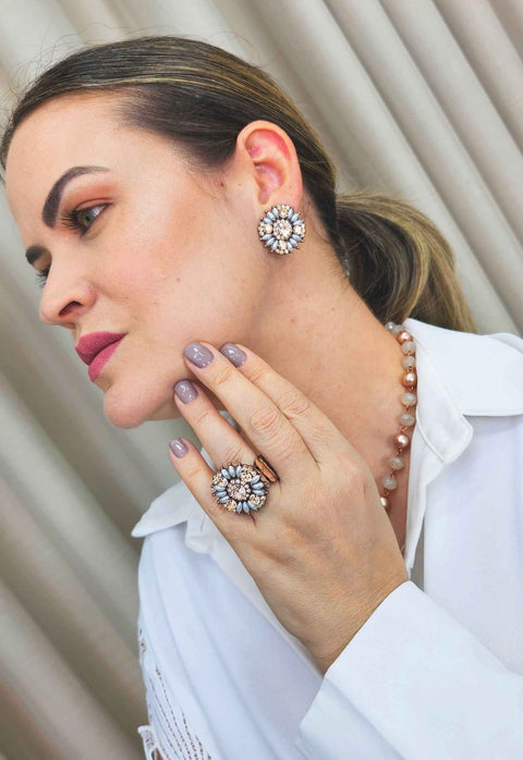Brinco Sagrado com perolas e strass peach banhado no vintage