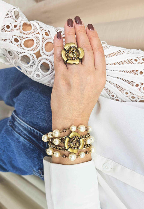 Pulseira Florbella ouro velho com perolas e pingente de flor smoked