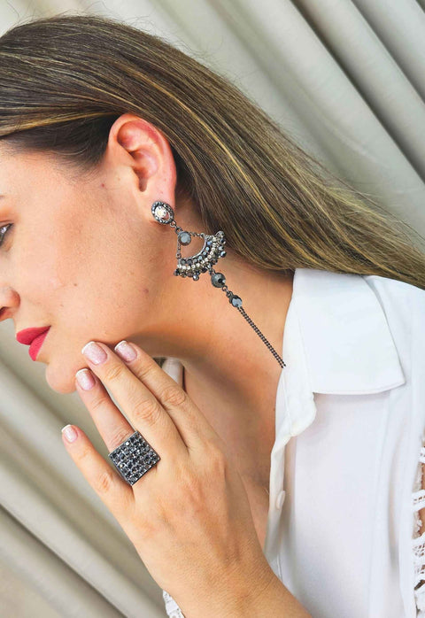 Brinco Gigi onix com pedras cristais e hematite e franjas grafite