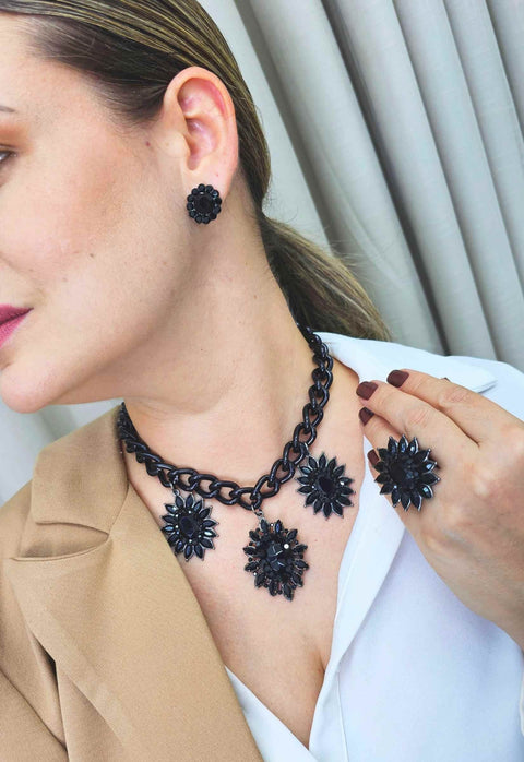 Colar Lorenza black com pedras e correntes pretas