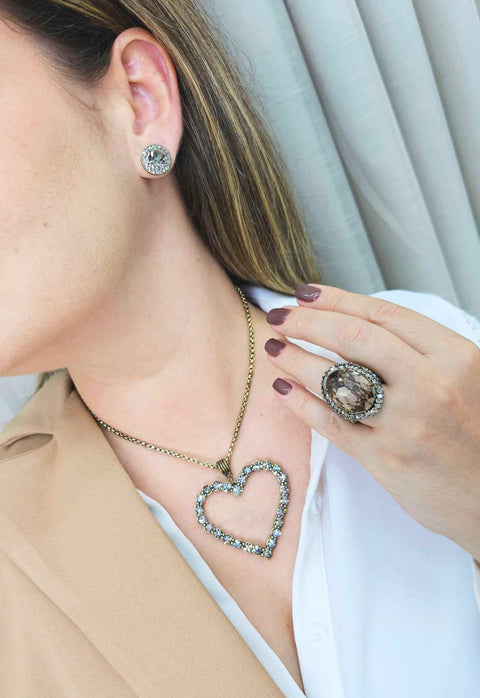 Colar Silene ouro velho com pingente de coração black diamond e corrente veneziana