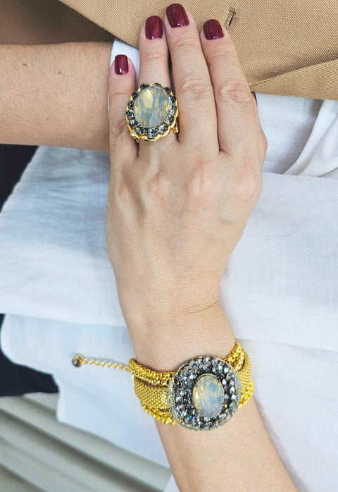 Pulseira Imperatriz com pingente ouro velho e correntes douradas