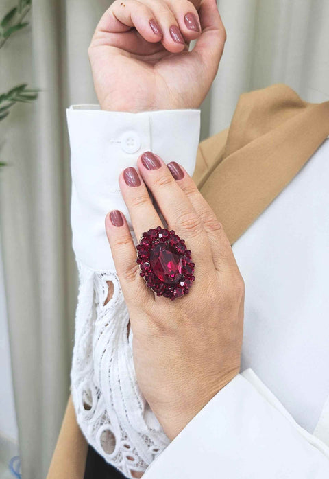 Anel Aurélia Red com pedra oval vermelha e Strass Siam