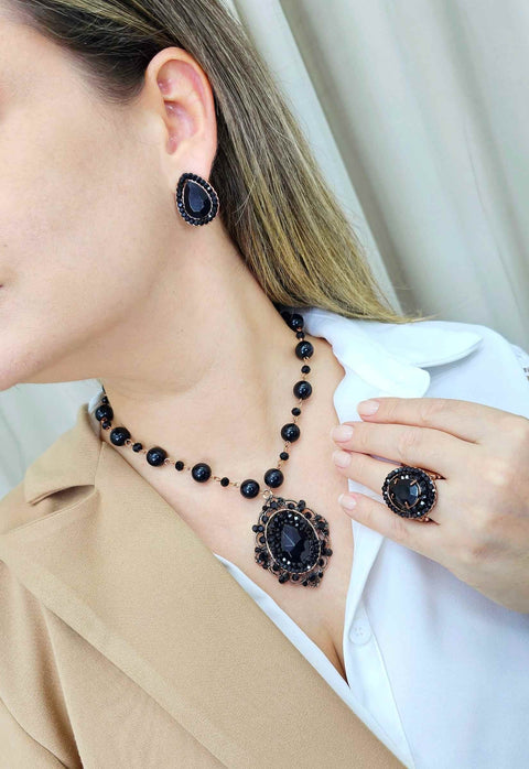 Colar Camarote black de bolas pretas e pingente luxo