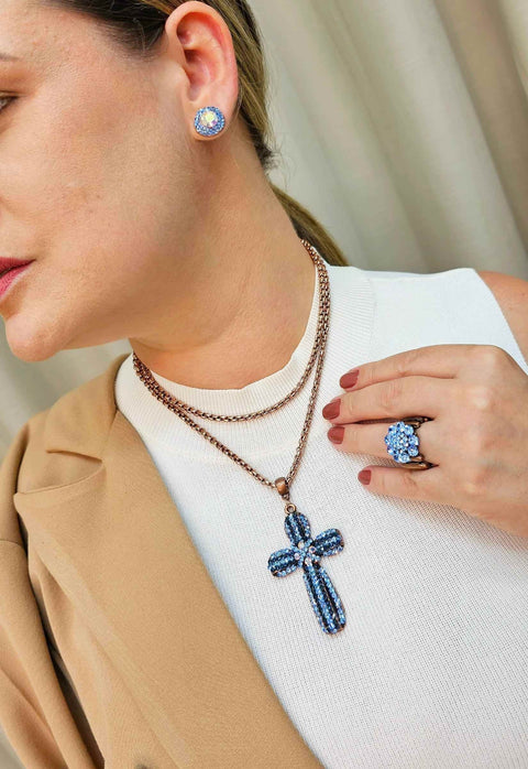 Colar Tília com pingente de crucifixo azul banhado no vintage