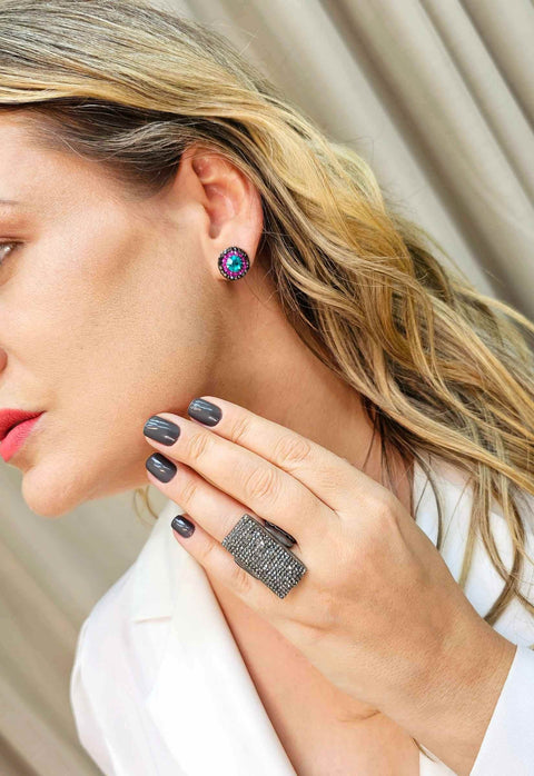 Brinco Prestigio pequeno com pedras fucsias hematite e blue zircon
