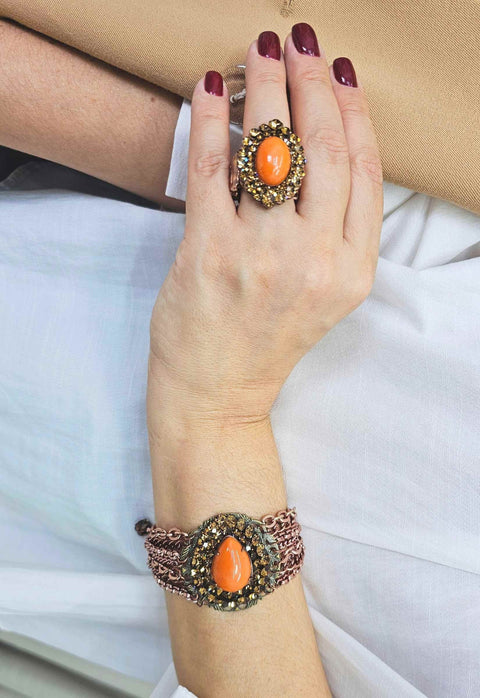 Pulseira Carmen glam vintage com pingente marrom e laranja
