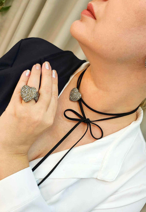 Colar choker Tivoli com courinho e pingente de coração black diamond