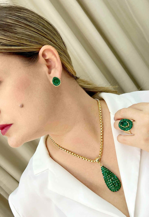 Colar Alure de gota verde esmeralda banhado no dourado
