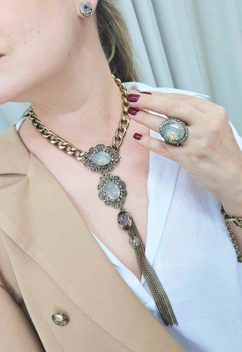 Colar Garbo ouro velho com pedras black diamond e franjas