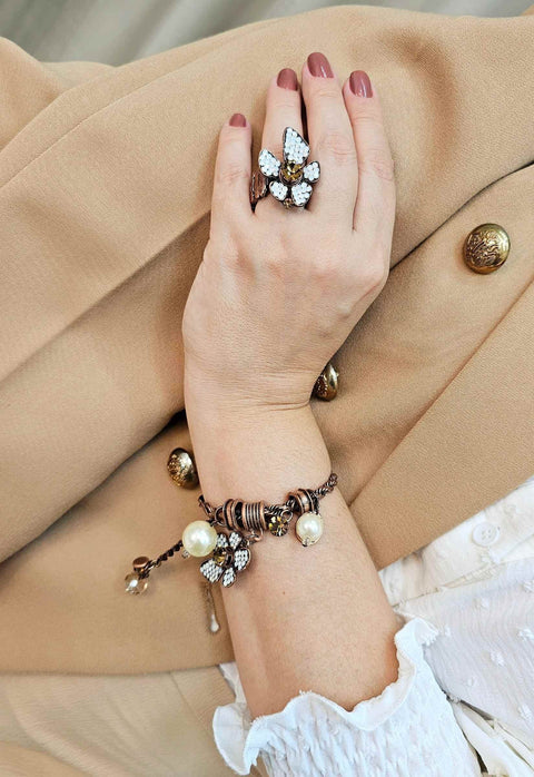 Anel de flor Fabir com strass opal banhado no vintage
