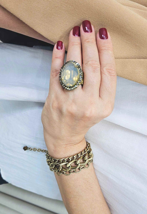 Anel Garbo ouro velho com pedras black diamond