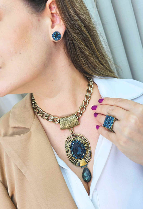Colar Benedita ouro velho com pingente e gota azul