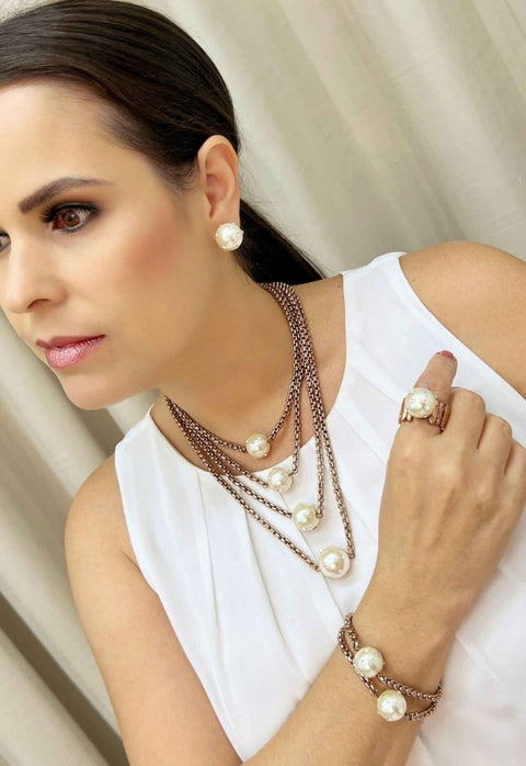 Pulseira França vintage de pérolas com aplicação de strass