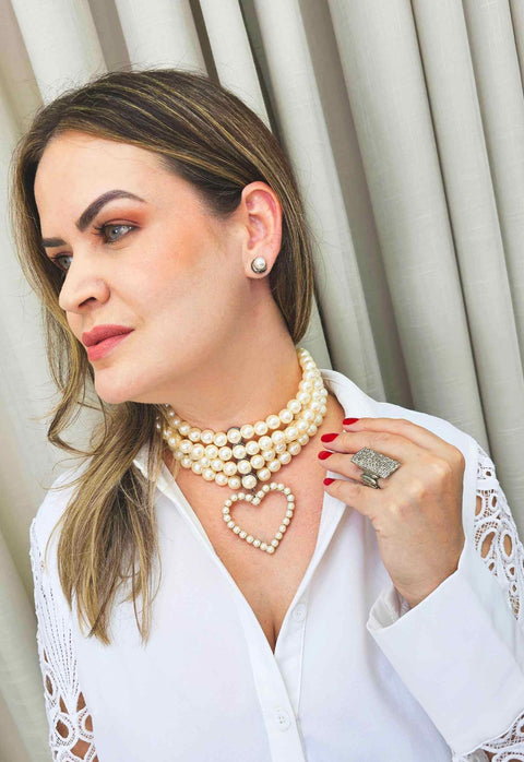 Colar Consuelo de perolas com pingente de coração perolado