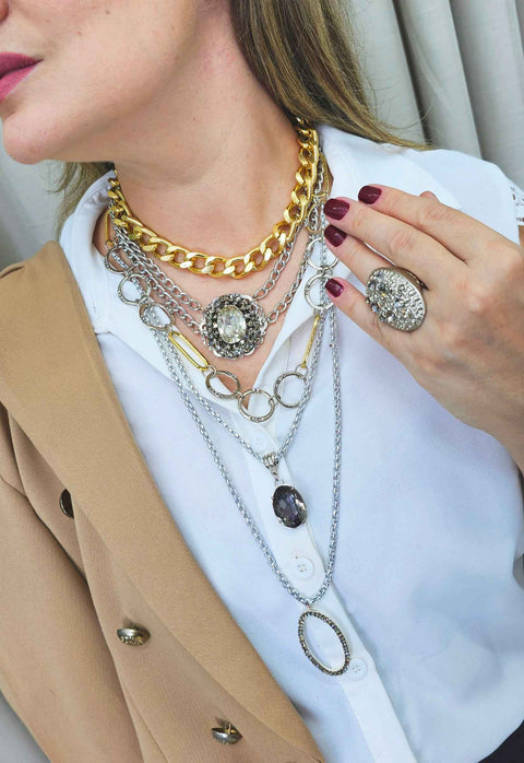 Colar Sanui prata e dourado com elos e pingente black diamond