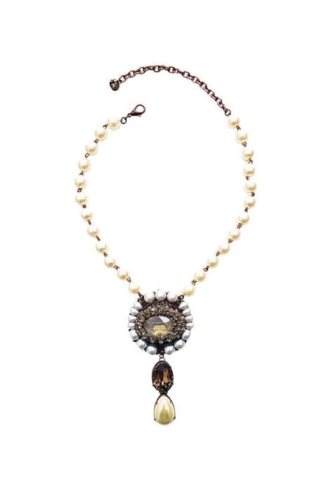 Colar Milena de perolas com pingente black diamond banhado no vintage
