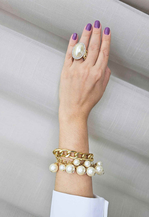 Pulseira Poesia gold de perolas com correntes banhadas no dourado