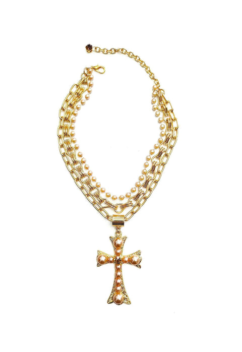 Colar Aura de crucifixo dourado e perolas fendi