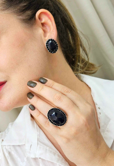 Anel Catarina oval com pedras pretas banhado no prata