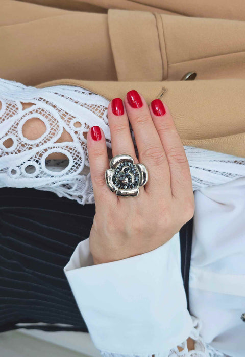 Anel Aletéia de flor prata com strass hematite