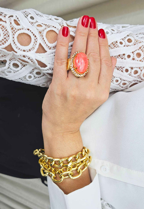 Anel Valquíria oval com pedra coral e strass light peach banhado no dourado