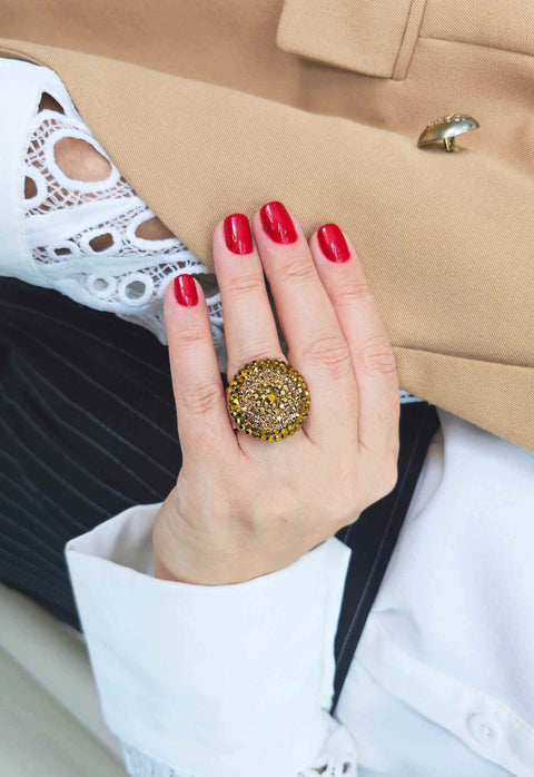 Anel Tatiana redondo com pedras aurum banhado no vintage