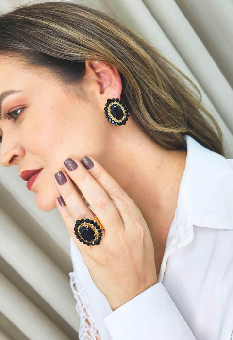 Anel Diamante Negro oval de pedras pretas banhado no dourado
