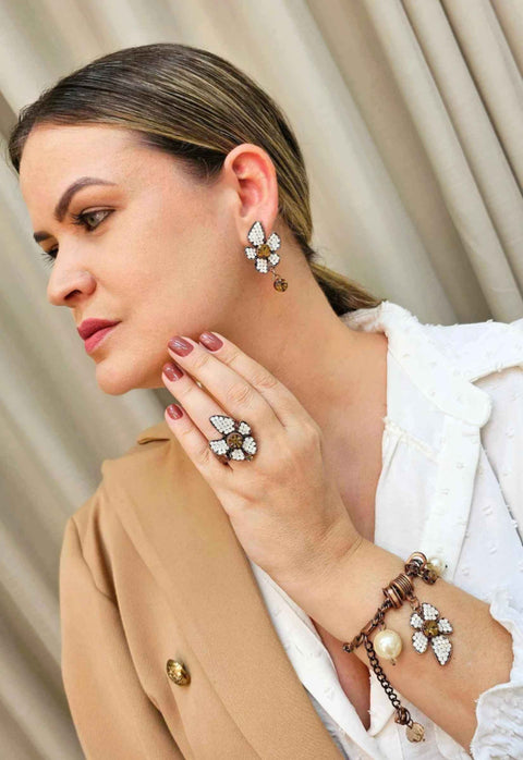 Brinco de flor Fabir com strass opal banhado no vintage