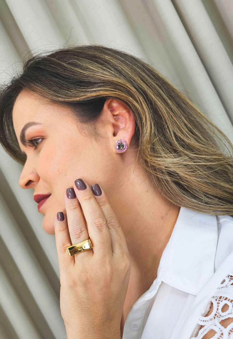 Brinco Vick Pétala redondo rosa e black diamond banhado no dourado