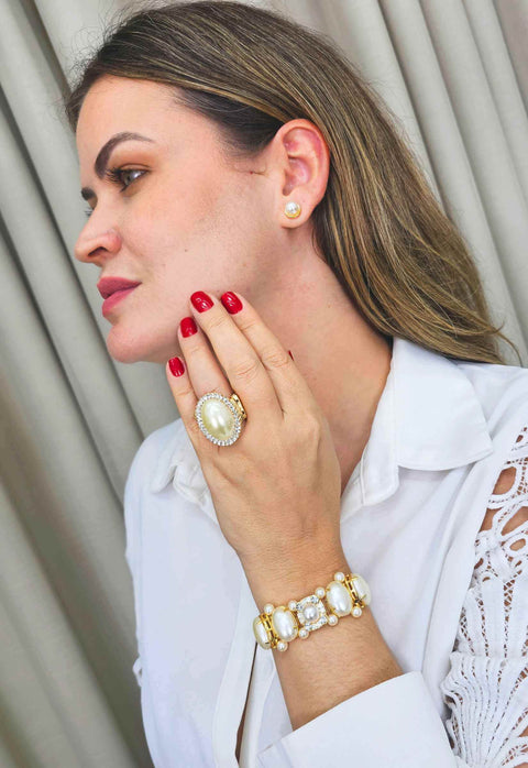 Brinco ponto de pérola Magnólia pequeno banhado no dourado
