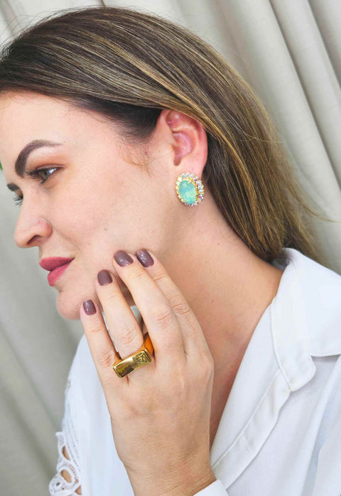 Brinco Ester menta oval com pedra menta e strass boreal banhado no dourado